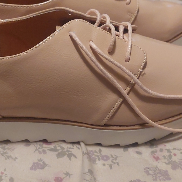 Shoe - Picture 3 of 6